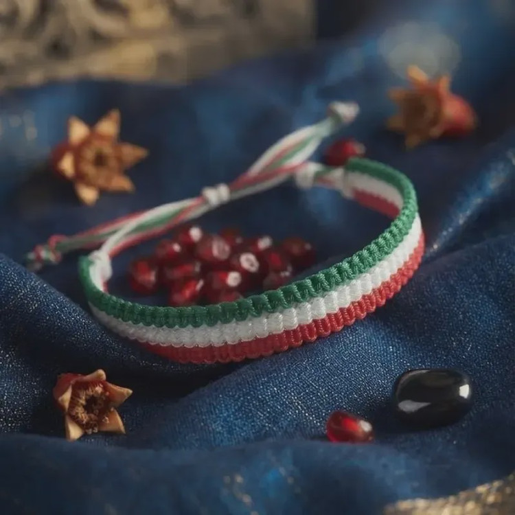 M دستبند دست ساز بافت سه رنگ طرح پرچم ایران سایز فری جنس نخ مقاوم